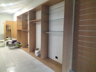 Estantería de exposición madera y cristal