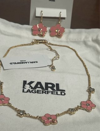 Conjunto Karl Lagerfeld collar y pendientes flor!!