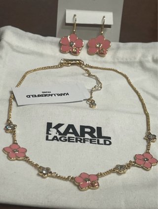 Conjunto Karl Lagerfeld collar y pendientes flor!!