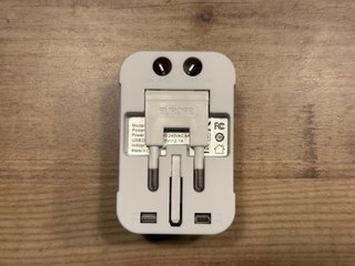 Adaptador de Viaje Universal con Protección