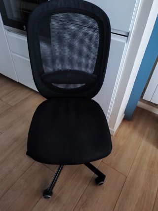 Silla de oficina negra