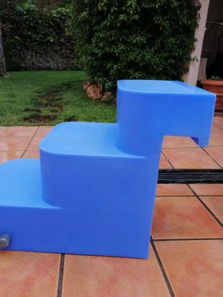 Escalera salva mascotas para piscina