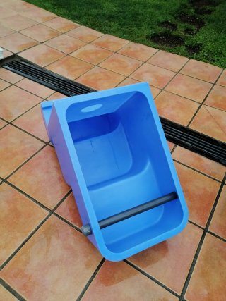 Escalera salva mascotas para piscina