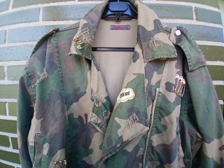 Cazadora Camuflaje con Pines