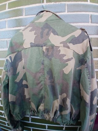 Cazadora Camuflaje con Pines