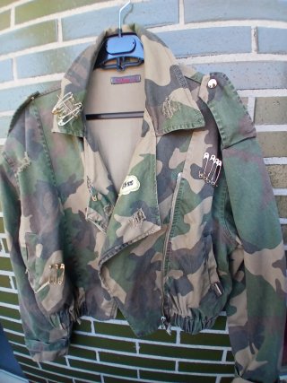 Cazadora Camuflaje con Pines
