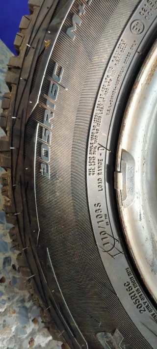 Neumático y llanta 205/80 R16 4x4