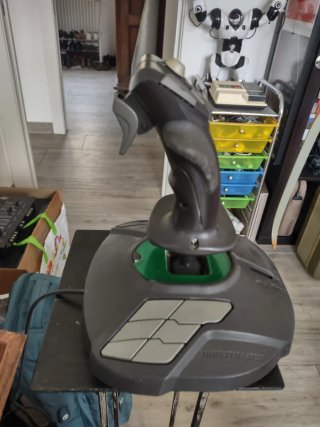 Joystick THRUSTMASTER T. 16000M FCS