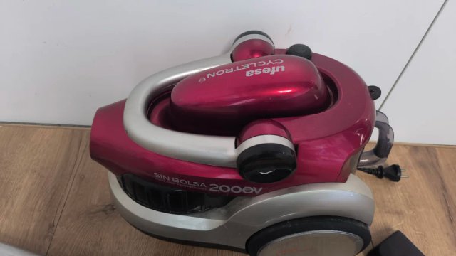 ASPIRADOR UFESA CYCLETRON 2000W