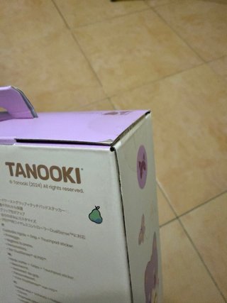 Pack Tanooki PS5 Maneki: Carcasa, Grips y Sticker