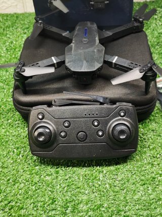 Dron E88 Negro con Control Remoto
