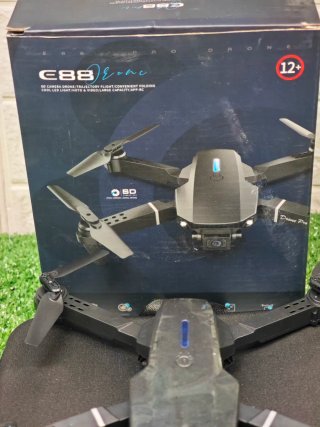 Dron E88 Negro con Control Remoto