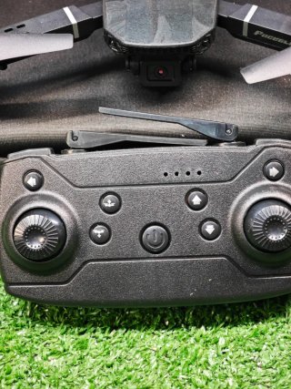 Dron E88 Negro con Control Remoto
