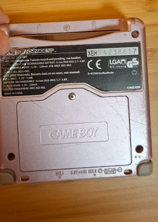 Game Boy Advance SP y cargador