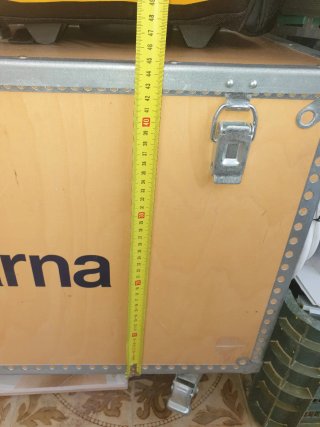 Baúl de madera y metal para herramientas