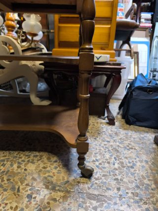 Preciosa Camarera Vintage con ruedas.