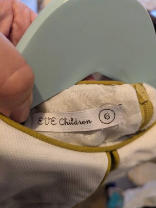 Vestido cuadros blanco y verde, talla 6 años