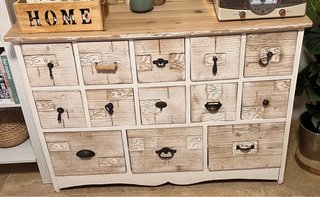 Aparador vintage de madera con cajones