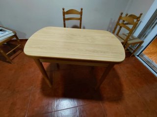 Mesa y 4 Sillas Comedor Madera