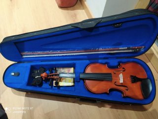 Violín con funda azul
