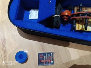 Violín con funda azul
