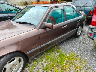 Mercedes-Benz 300 1986.