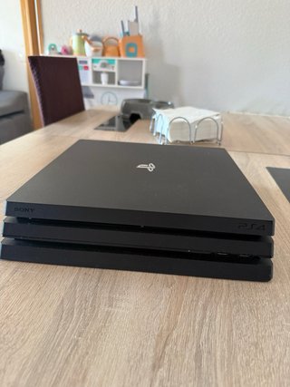 PS4 Pro con SSD M.2 in custodia SATA
