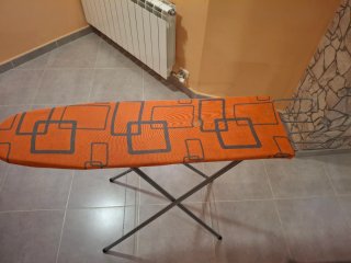 Tabla de planchar naranja