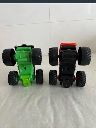 Lote juguetes: cochecitos, arañas, figuras