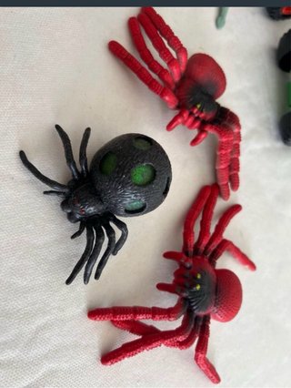 Lote juguetes: cochecitos, arañas, figuras