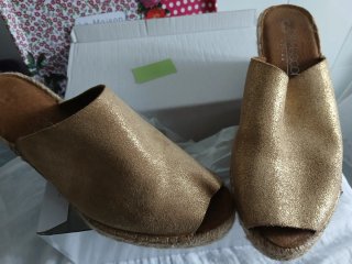 Alpargatas doradas ALMAGODI