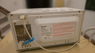 Microondas Bluesky 700W funcionando