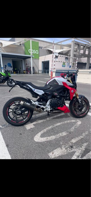 BMW F900R Naked Roja personalizada