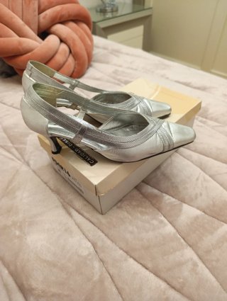 Zapatos de tacón plateados Estilo talla 39