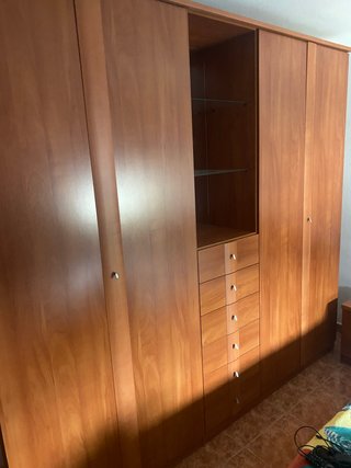 Dormitorio de matrimonio de madera