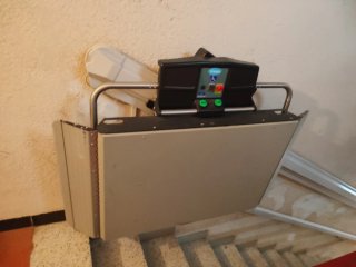 Plataforma salvaescaleras recta para silla de rued