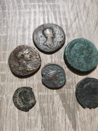 Lotto di antiche monete romane