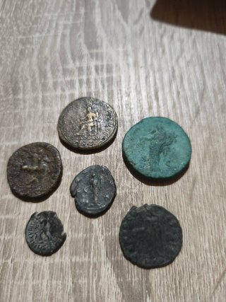 Lotto di antiche monete romane