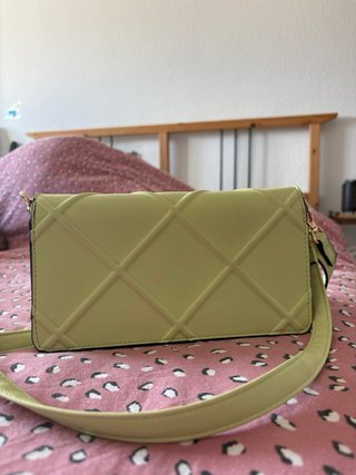 Bolso verde lima acolchado