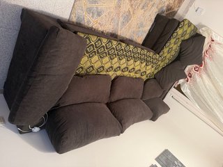 Sofá modular gris con almacenaje