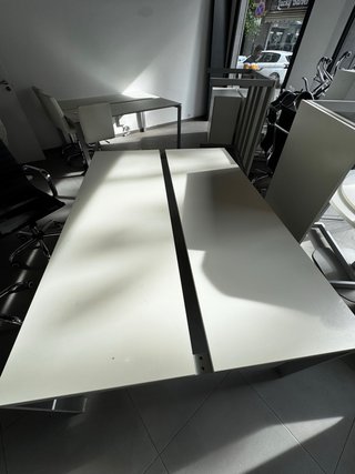 Mesa de oficina 180x125 con separador