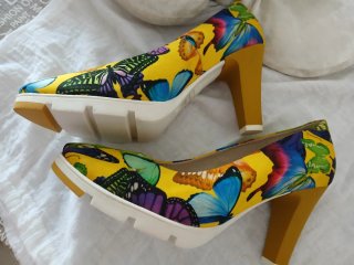 Zapatos tacón estampado mariposas