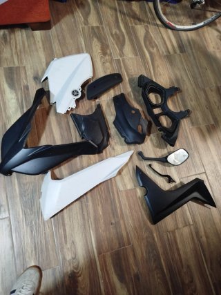Carenado Yamaha Xmax 400 Negro/Blanco