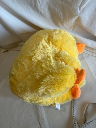Peluche di anatra gialla