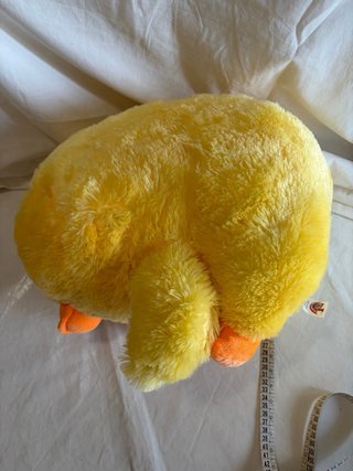 Peluche di anatra gialla
