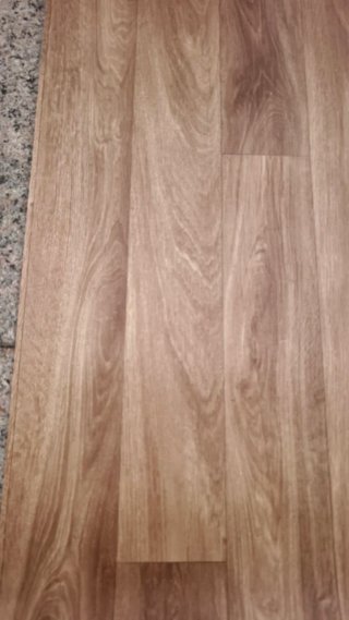 Suelo vinílico adhesivo imitación madera