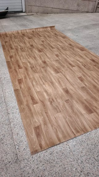 Suelo vinílico adhesivo imitación madera