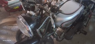 Motocicleta Norton Plata y Negra