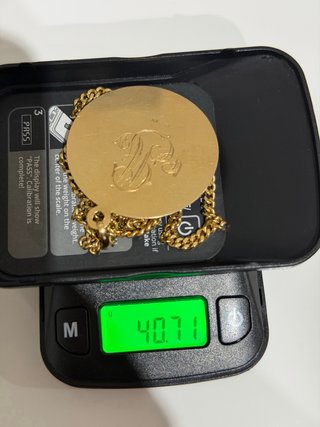 Collar de oro 18k con medalla religiosa