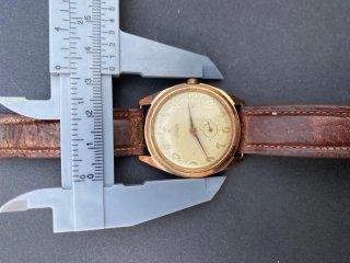Reloj Strato Vintage Caballero Dorado